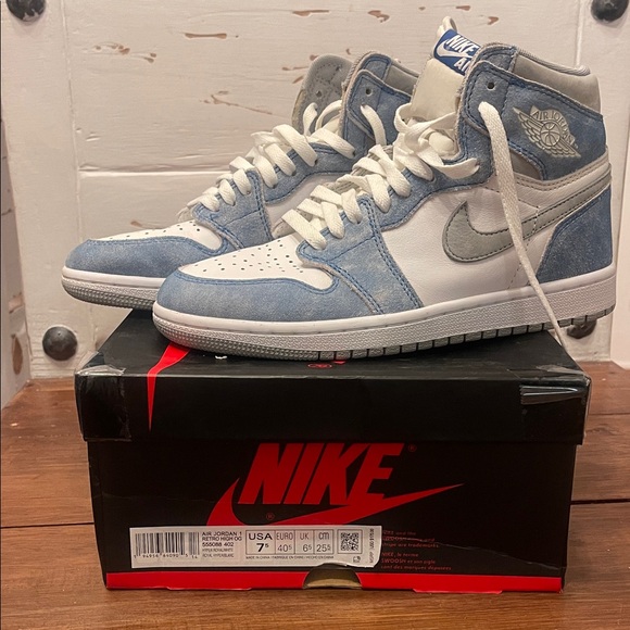 Nike Other - Nike Air Jordan 1 Retro High OG 555088 402 Hyper Royal/White